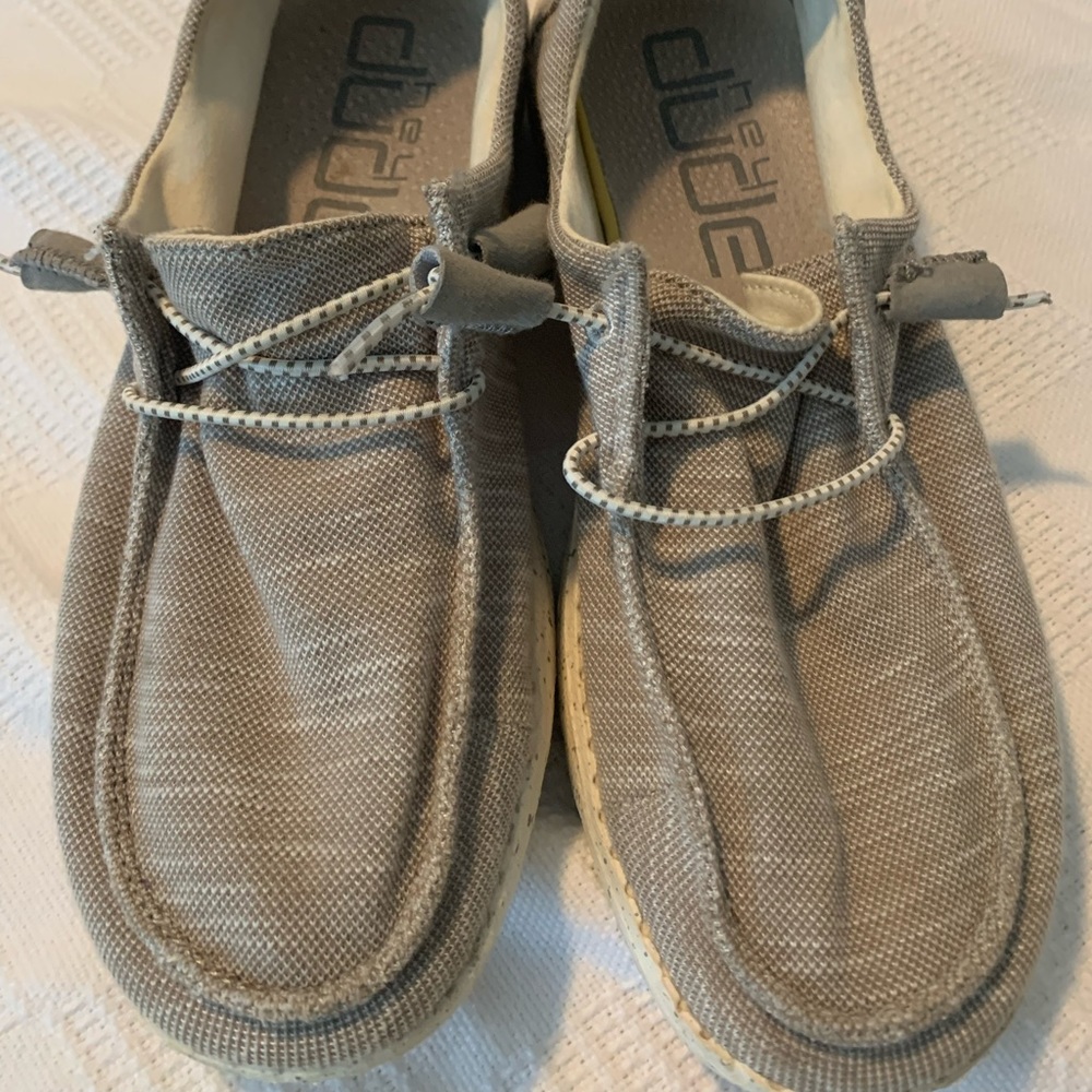 Hey dude shoes size 6